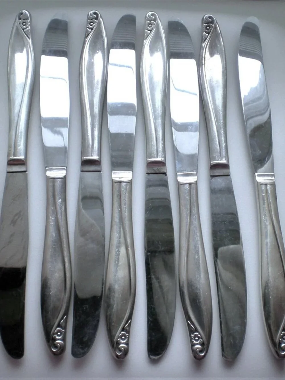 Vintage 1963 Wm. A. Rogers Oneida Ltd Silverware Flowertime 8 Knife Knives Set